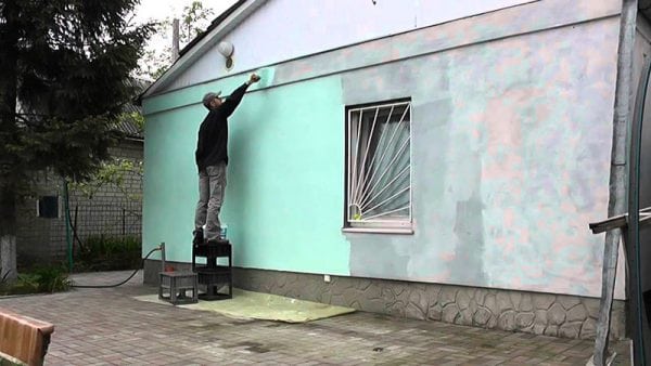 Cum pictează fațada
