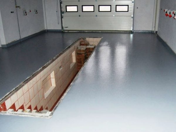 Garage pavimento in cemento dipinto
