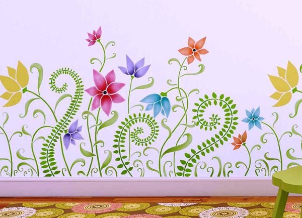 Sienu dekorēšana ar daudzkrāsainiem trafaretiņiem