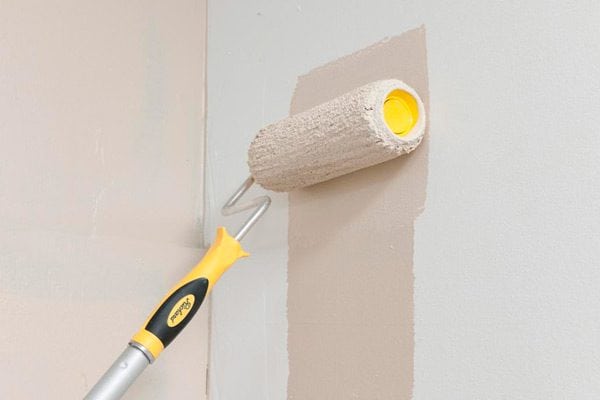 Paint roller for walls