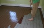 Verf de houten vloer