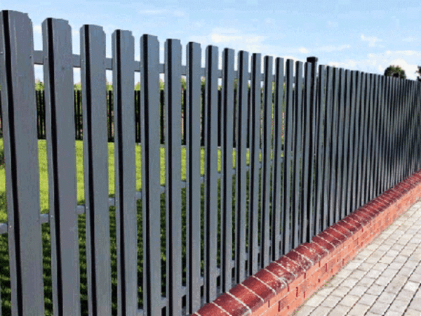 Alapozott kerítés