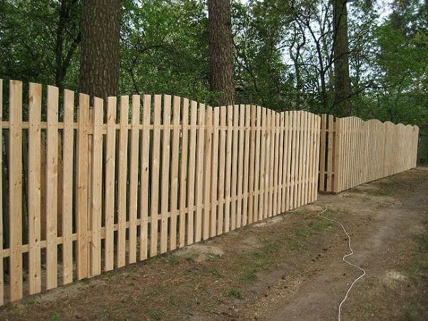 Renovation of a wooden fence