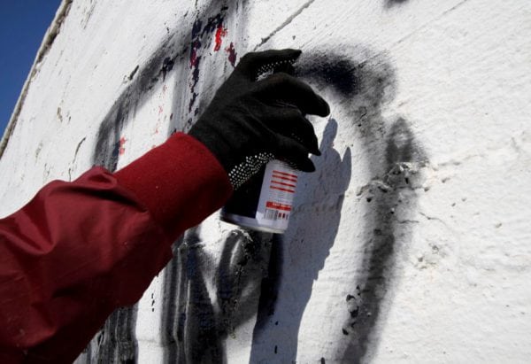Der Prozess des Zeichnens von Graffiti-Spraydose