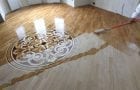 Varnishing a wooden floor