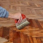 Parquet coating with alkyd-urethane varnish