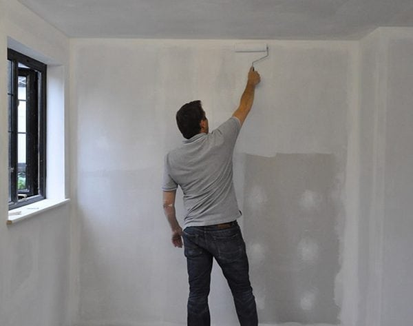 Self priming walls for wallpaper