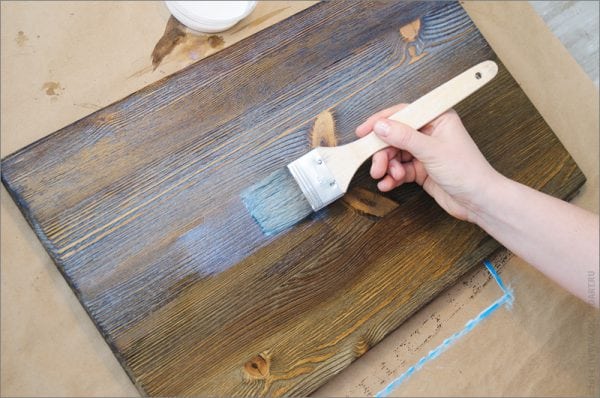 Memperkukuhkan lapisan permukaan kayu selepas menyerap