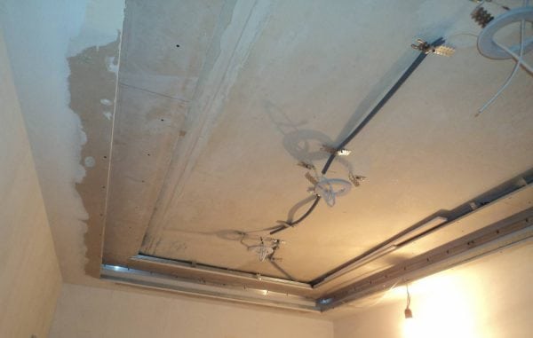 Primed surface in front of a stretch ceiling
