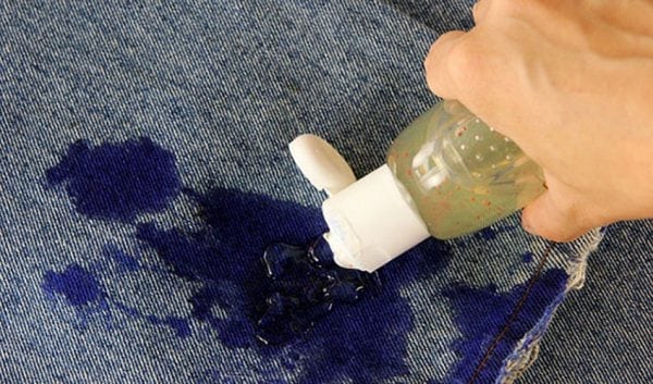 Solvent application on jeans to remove paint