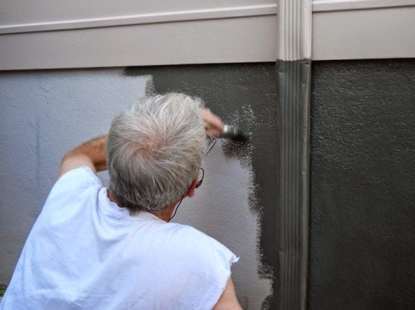 Dipingere il garage fuori