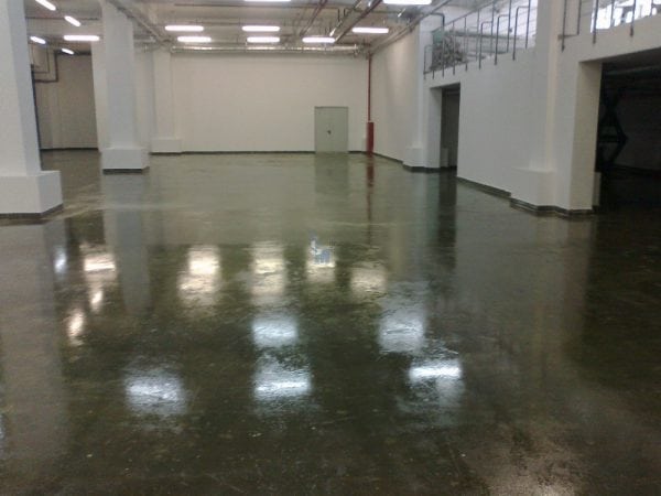 Epoxy paint for concrete floors