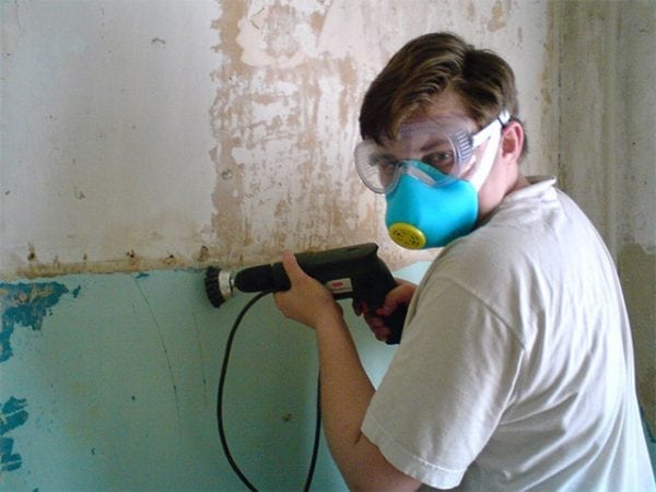 Eliminació de la pintura de les parets amb eines elèctriques
