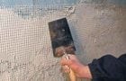 Plaster reinforcement with metal mesh