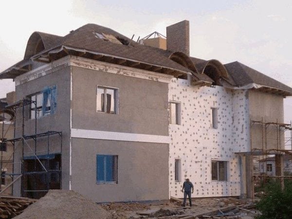 Заштита од смрзавања за фасаду сеоске куће