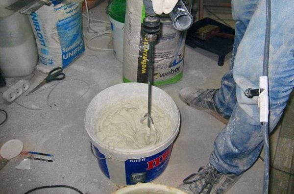Preparazione di stucco per pavimento in PVA