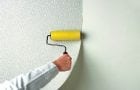 Tapetowanie na pomalowanej ścianie