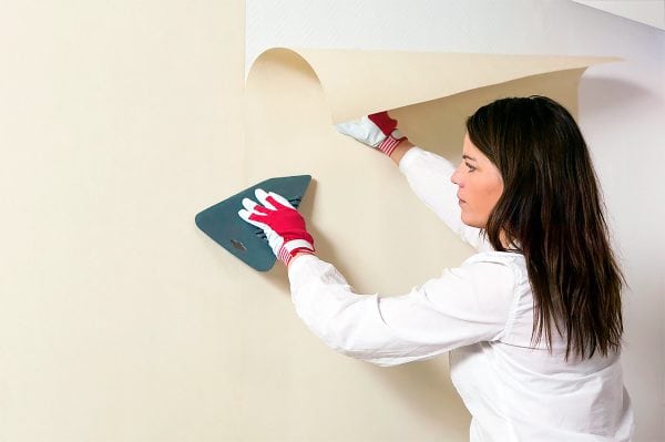 The basic rules for wallpapering on the walls
