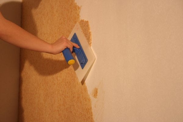 Application of liquid wallpaper for painting