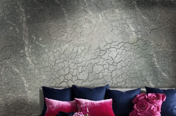 Cracked wall decoration
