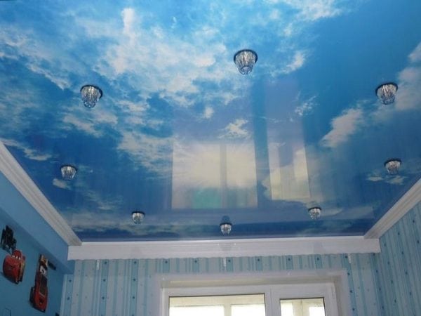 Stretch ceiling with airbrushing image of the sky