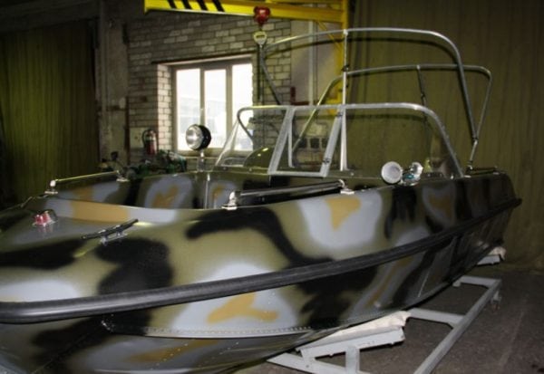 O EP-140 é adequado para pintar embarcações fluviais e marítimas