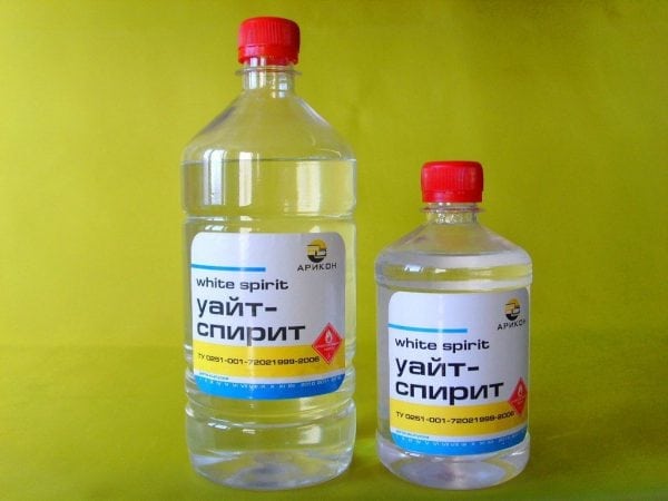 Terpentine wordt gebruikt om PF-170-lak te verdunnen