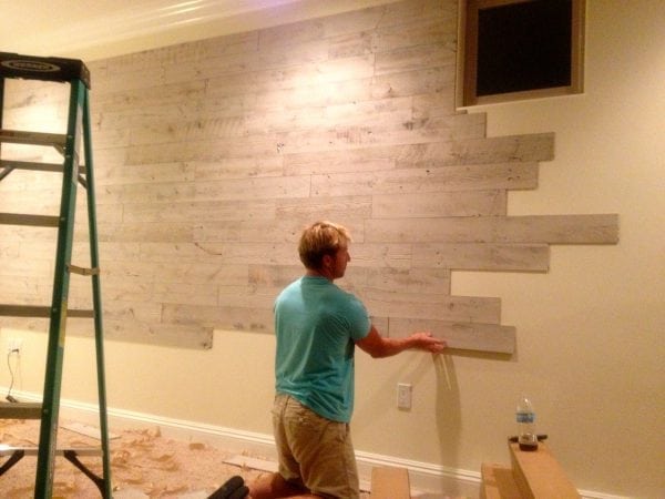 A l’hora de decorar la paret amb parquet és necessari l’alineació perfecta