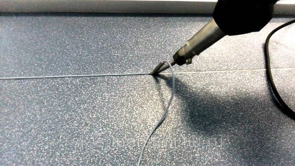 Connection of linoleum by hot welding