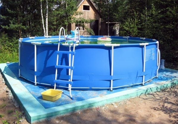 Construcción de marco para la piscina