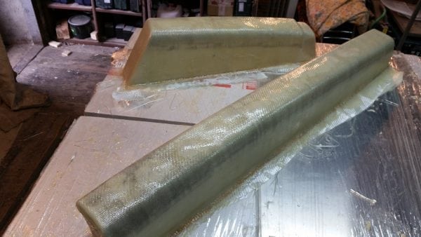 Ang epoxy dagta ay ginagamit para sa paggawa ng mga produktong fiberglass.