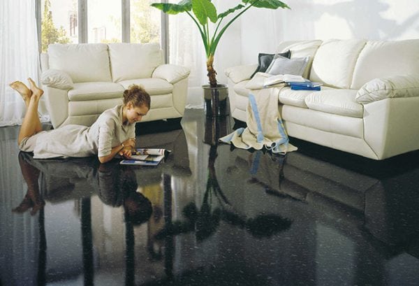 In living rooms, an epoxy coating should be used when floor heating.