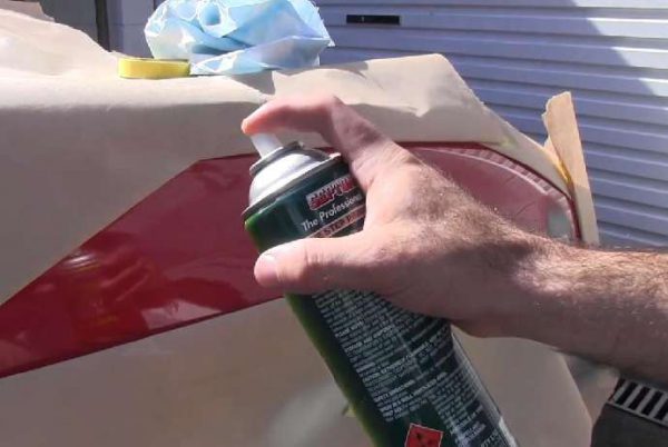 Aerosol varnish dries within minutes after use