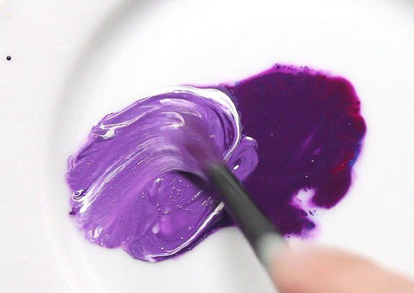 A lila szín megszerzésének fő módja a kék színű vörös festék hozzáadása
