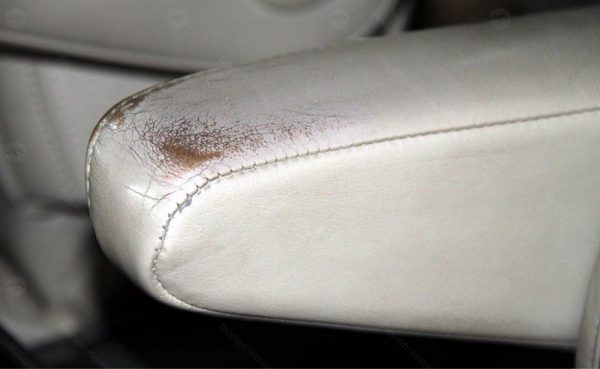 Färgning kan eliminera defekter i läderdelarna i bilinredningen.