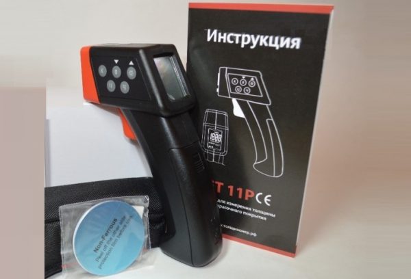 Electromagnetic thickness gauge for cars