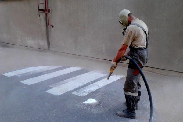 Preparation of concrete floors for impregnation