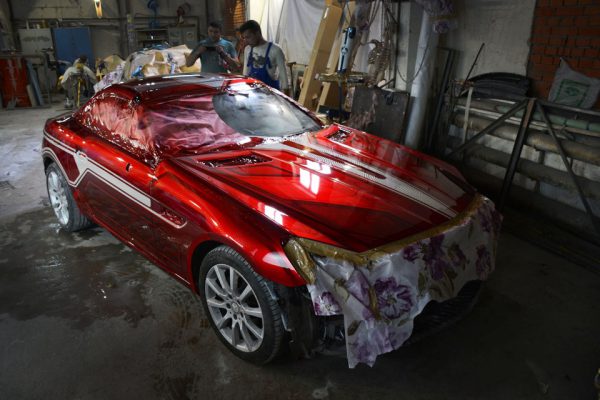 Сликање аутомобила бојом Цанди