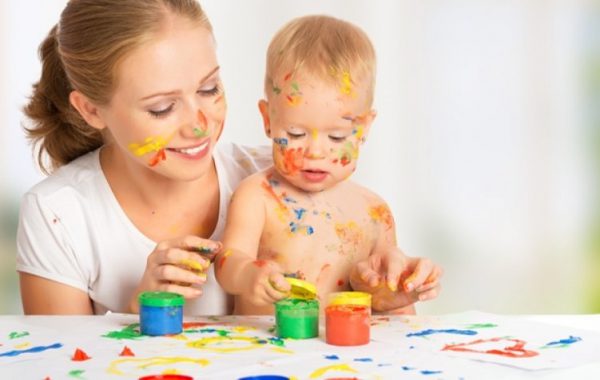 Using finger paints, you can instill in your child drawing skills