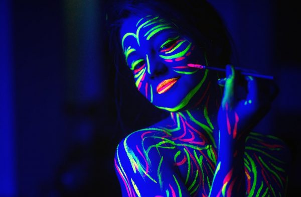 Fluorescerende inkten zijn veilig voor de huid.