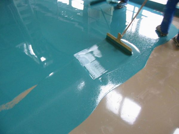 L'imprimació sota el paviment autolivellant garanteix una fixació fiable