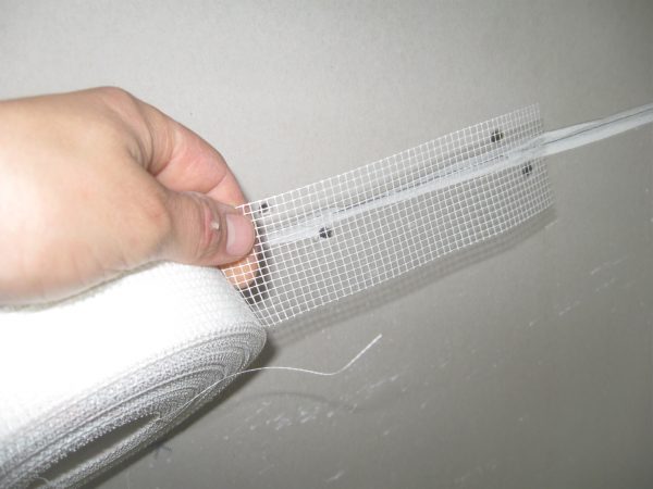 Sealing joints between drywall sheets