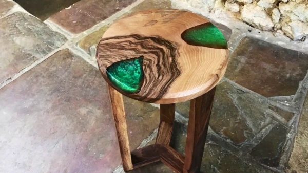 Originalna drvena stolica s epoksidnim punjenjem