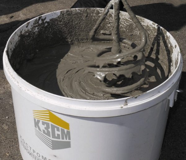 En betonblander er ikke påkrævet for at fremstille opløsningen ud fra tørre blandinger