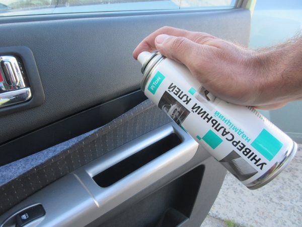 Lo spray può sigillare la pelle dell'auto