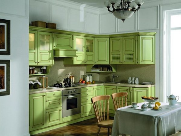Utilizzando facciate da cucina verde chiaro