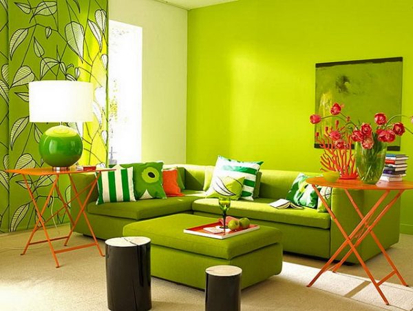 Zimmer in grünlichen Tönen.