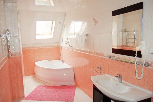 A falak színezése a fürdőszobában