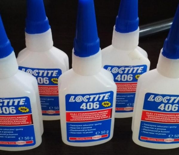 A Loctite 406 eszközt jelenti