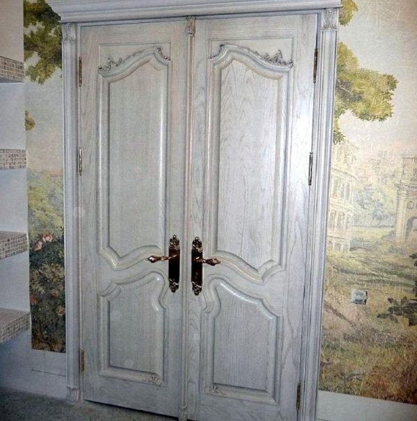 Restaurierte exklusive Tür